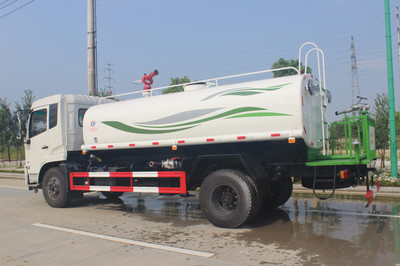 天錦底盤發(fā)動(dòng)機(jī)馬力解析與灑水車高清細(xì)節(jié)圖鑒賞